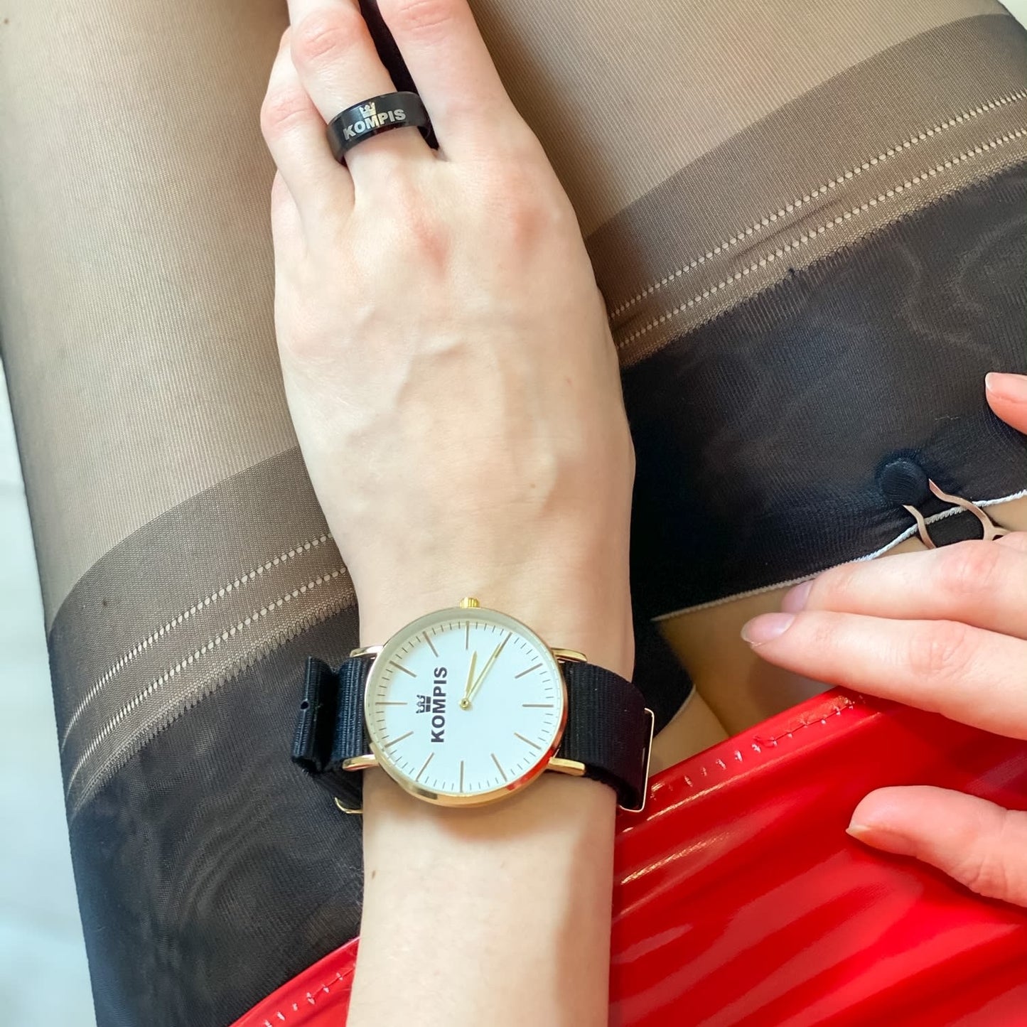 Watch KOMPIS order 2.5 months in advance